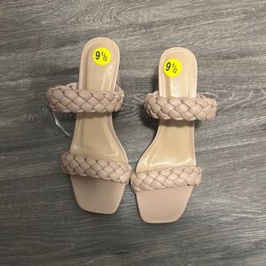 Women’s heeled sandal